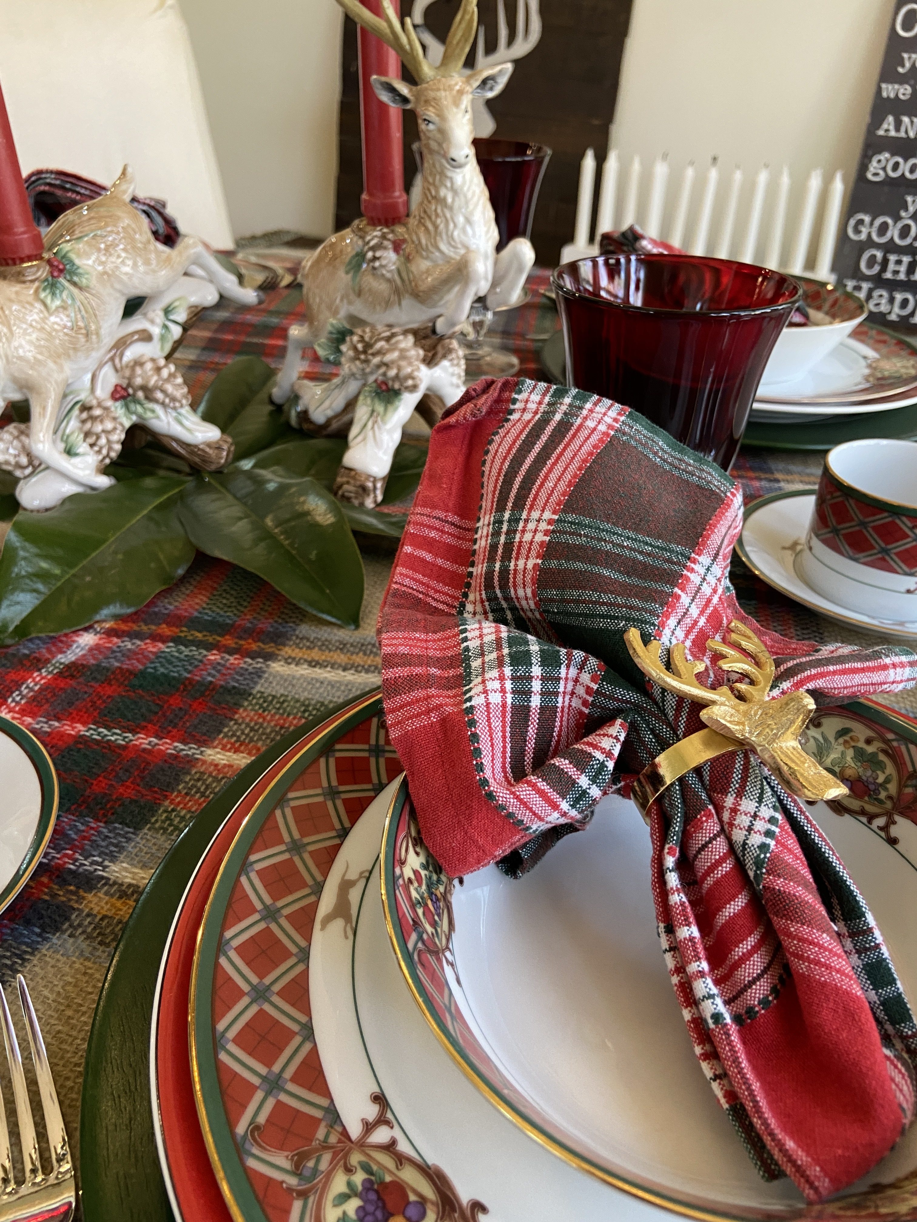 A Hunt Breakfast Christmas Tablescape