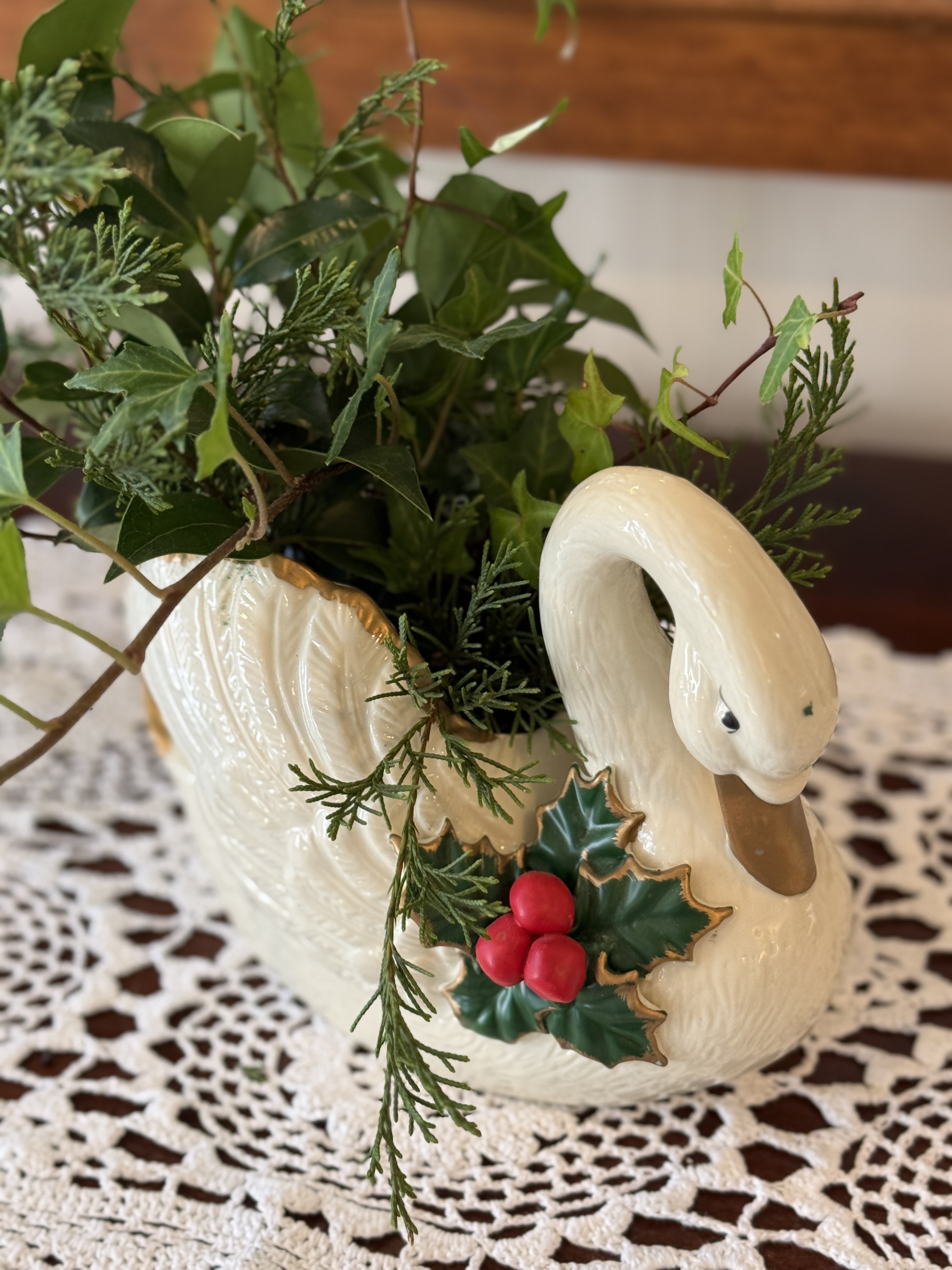 Thrifting Treasures for a Relaxed Holiday Season