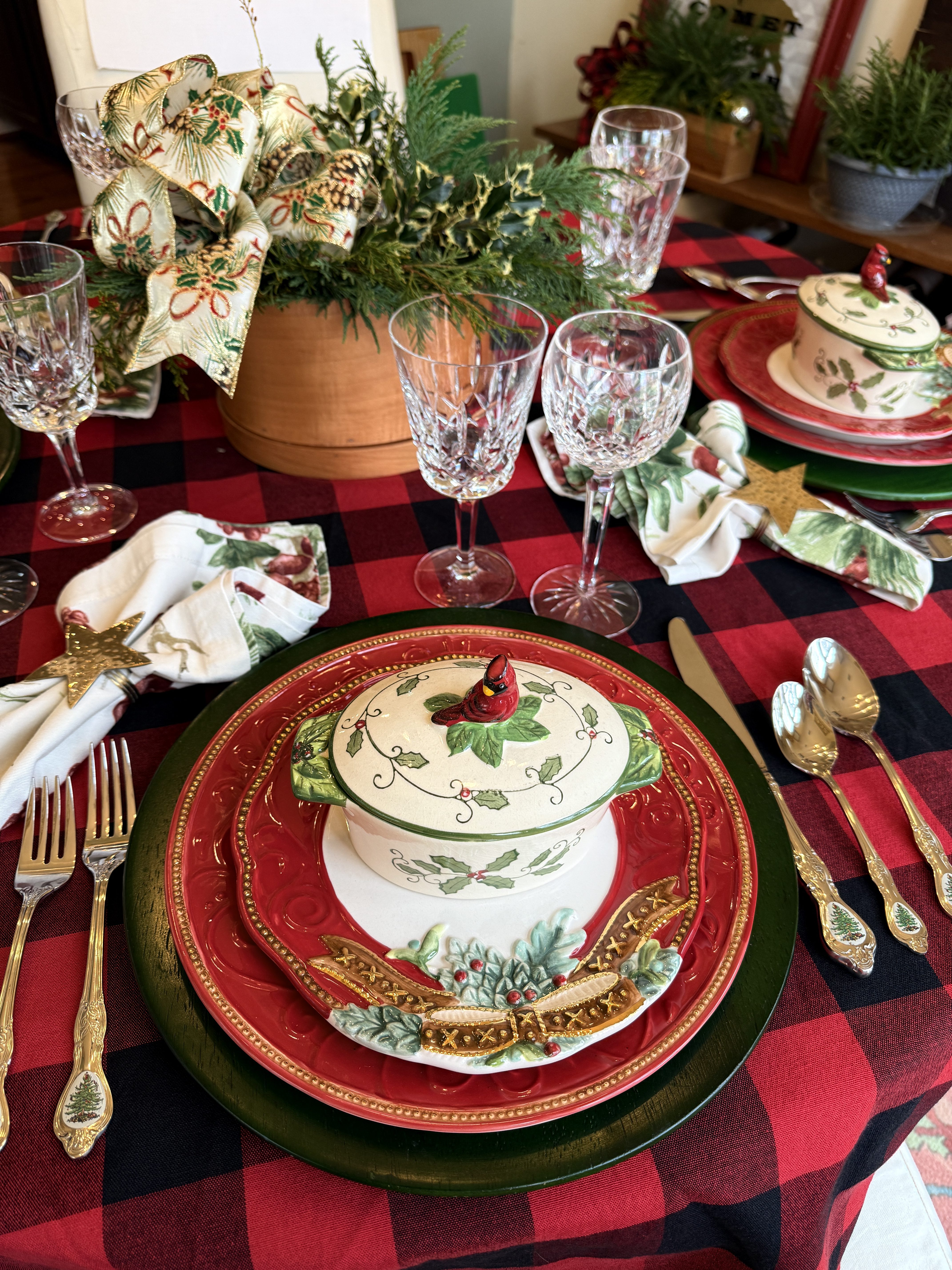 Enchanting Woodland Christmas Tablescape Ideas