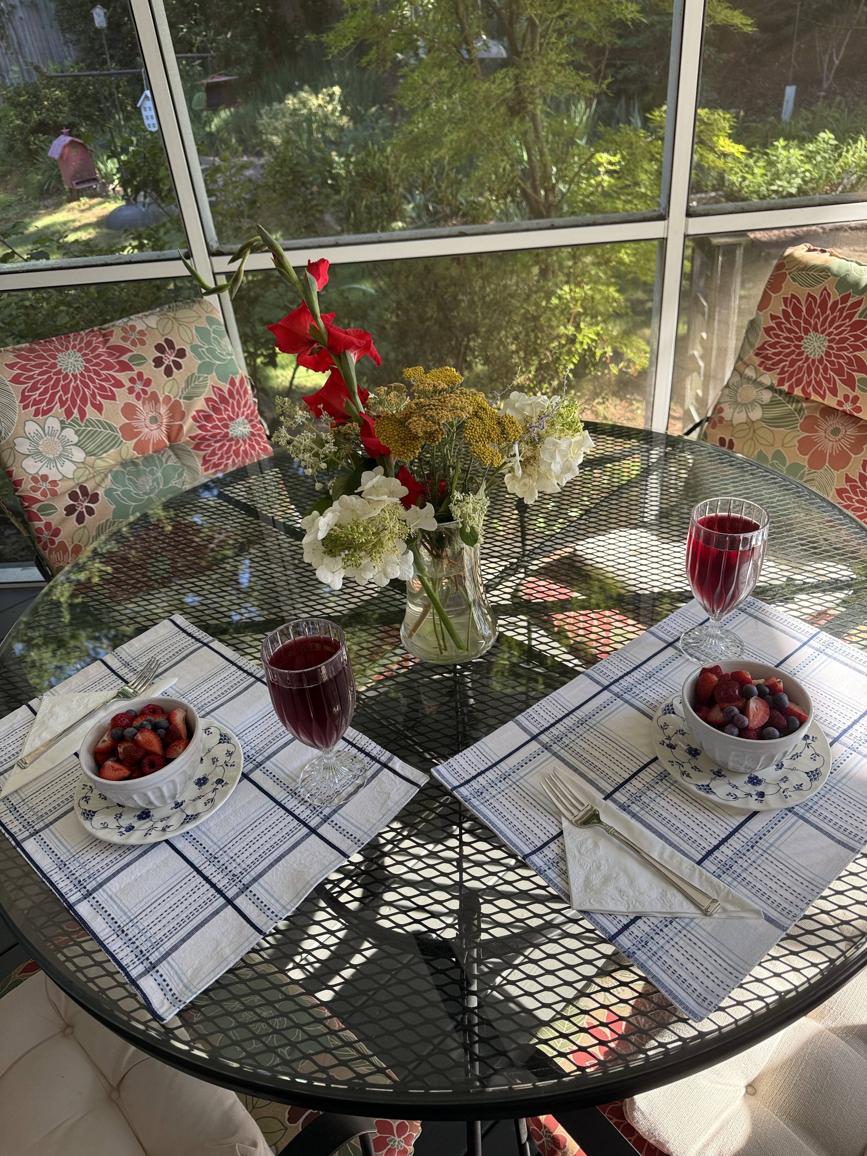 Enjoying Breakfast Outdoors: A Summer Delight