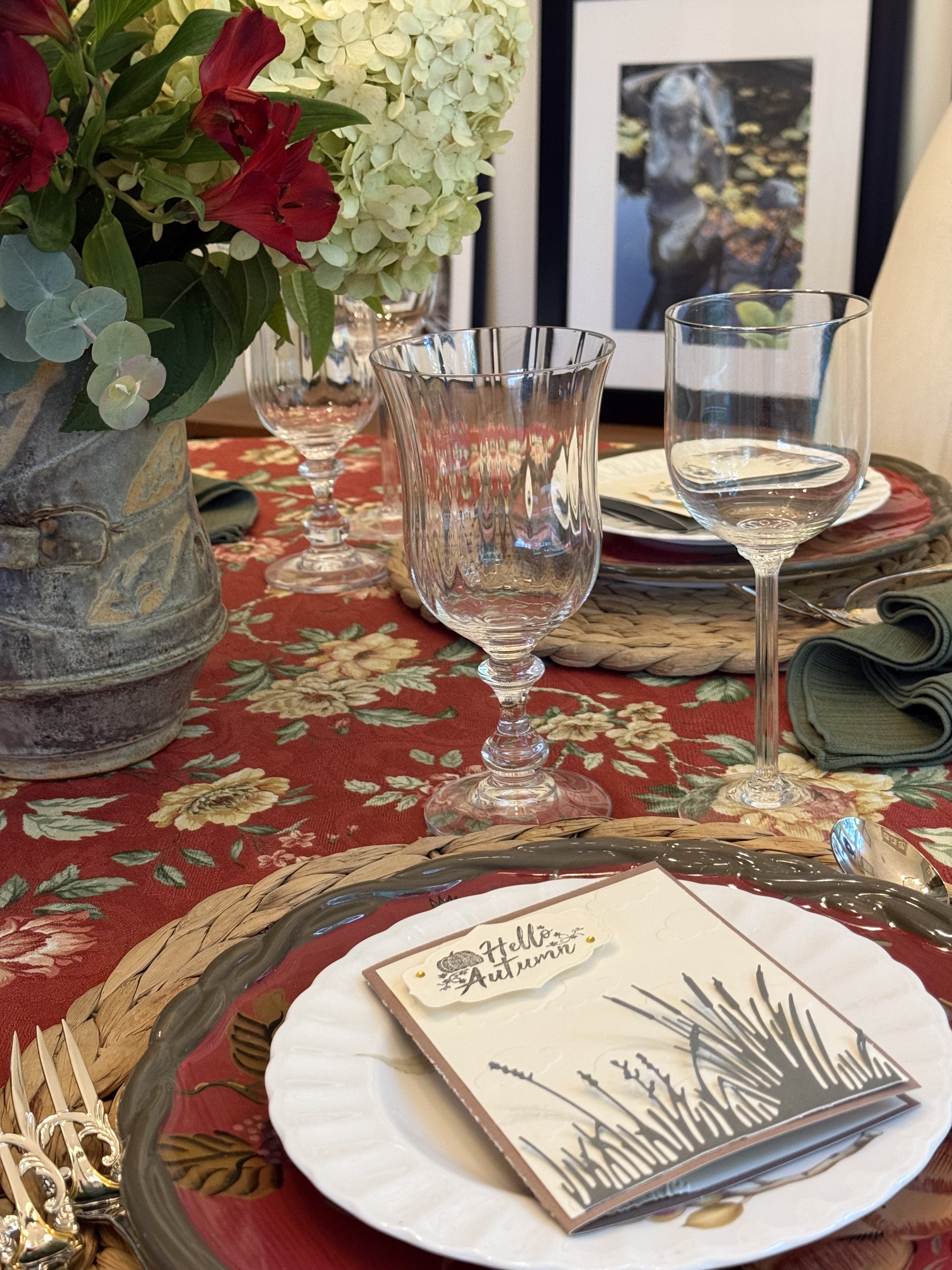 Celebrate Autumn with a Cozy Fall Tablescape